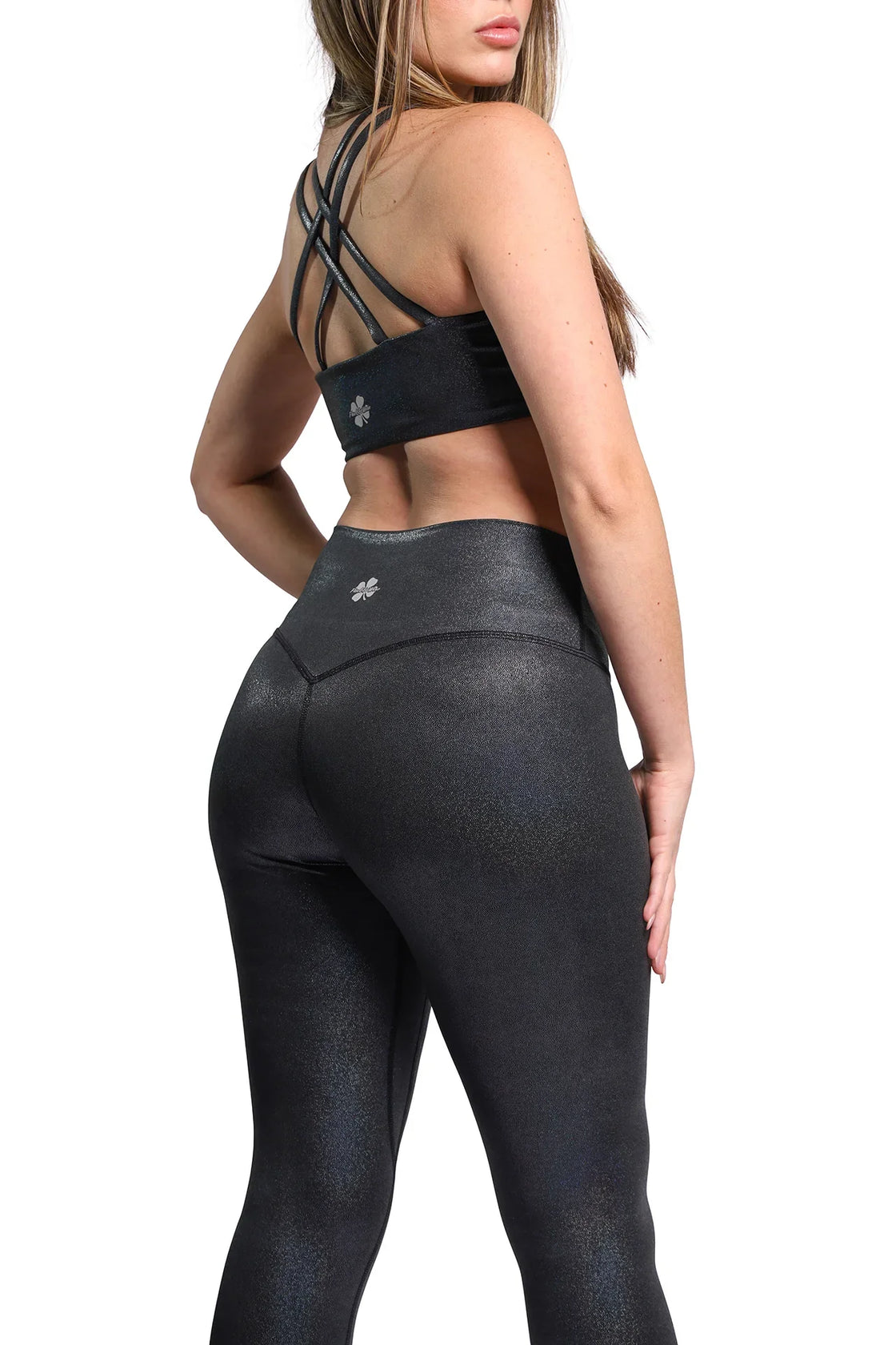 Shine Liquid Set in black, matching glossy leggings and bra